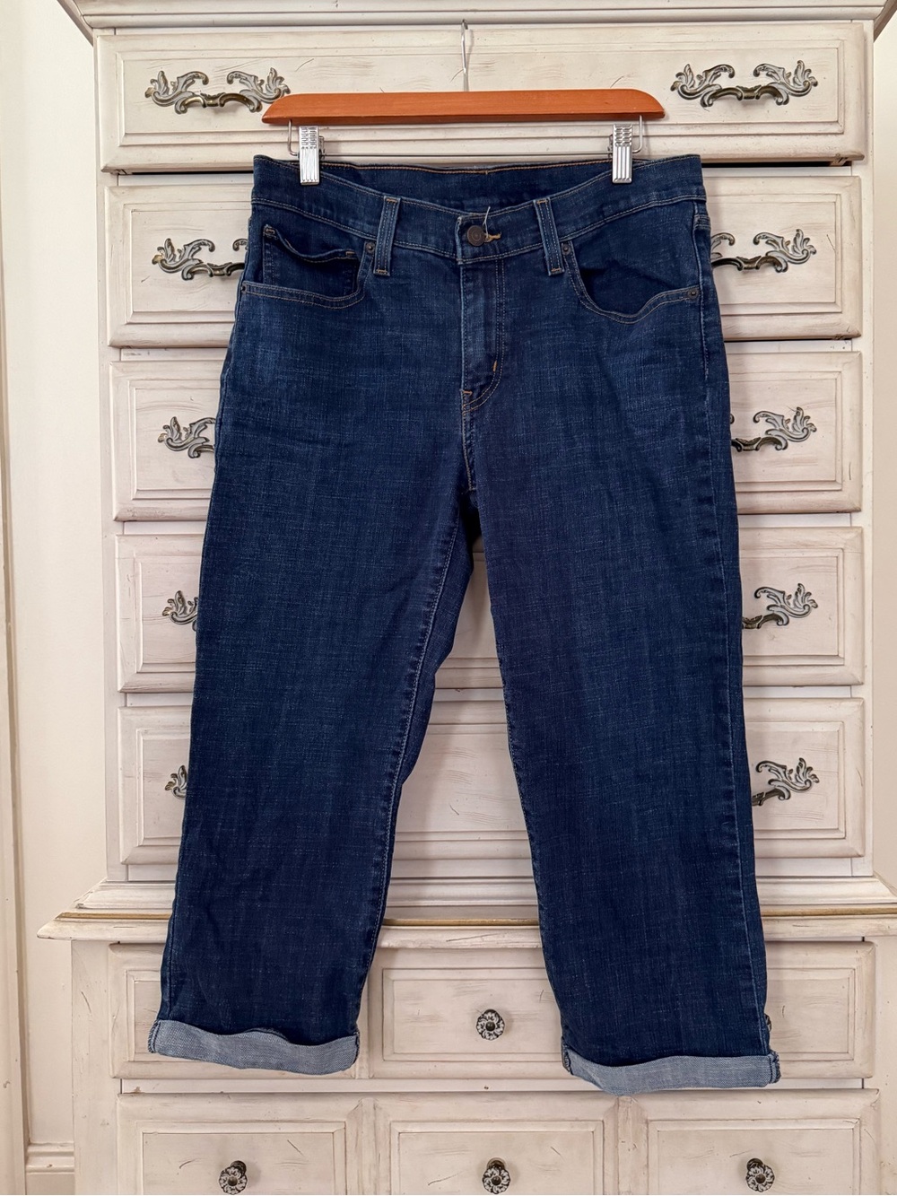 Levi’s Dark Wash Crop Jeans